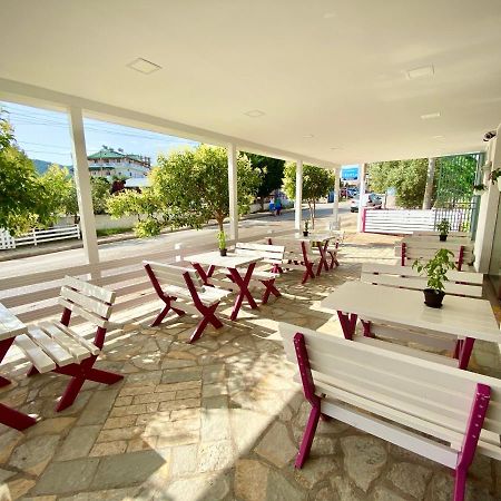 Family Hotel Haruni Ksamil Bagian luar foto