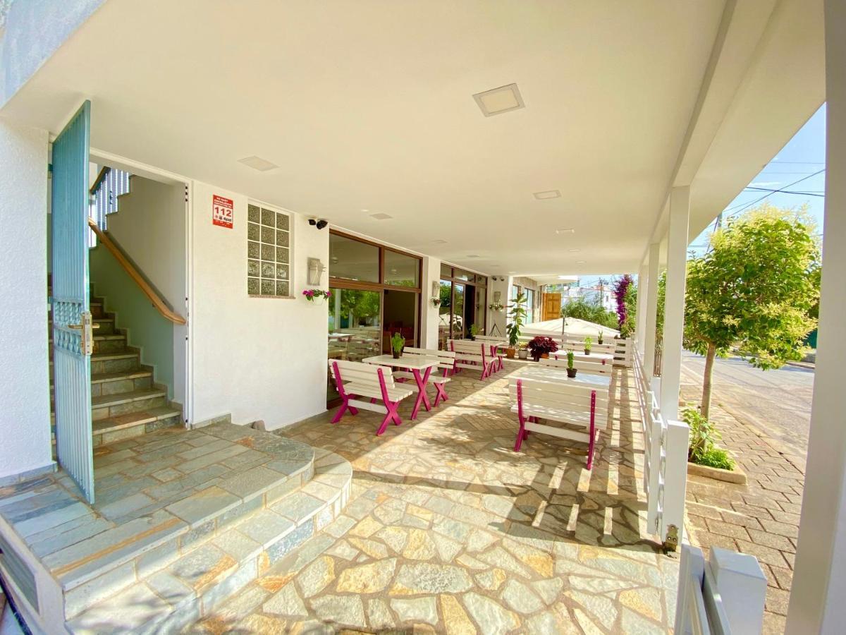 Family Hotel Haruni Ksamil Bagian luar foto