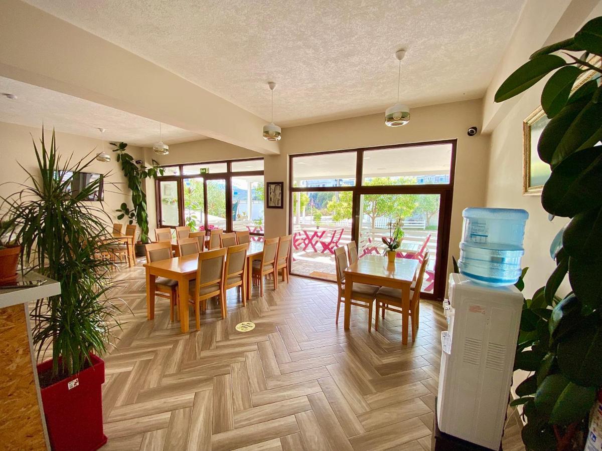 Family Hotel Haruni Ksamil Bagian luar foto
