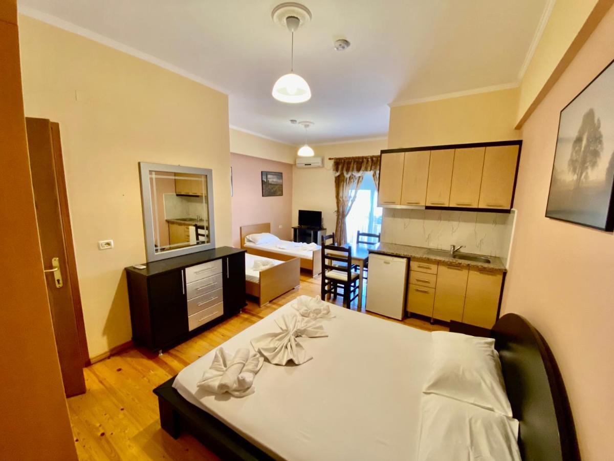 Family Hotel Haruni Ksamil Bagian luar foto