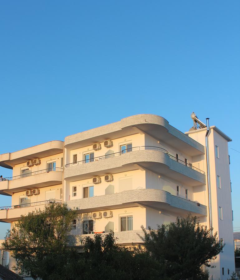 Family Hotel Haruni Ksamil Bagian luar foto