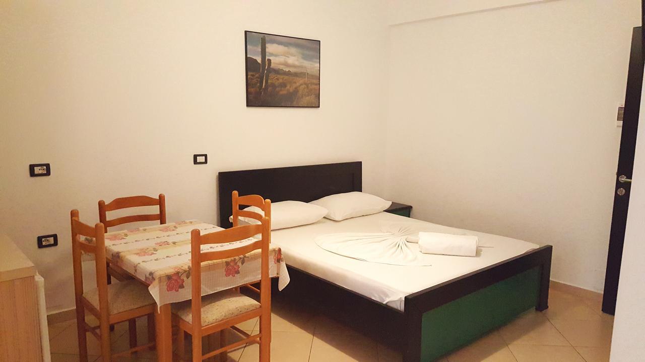 Family Hotel Haruni Ksamil Bagian luar foto