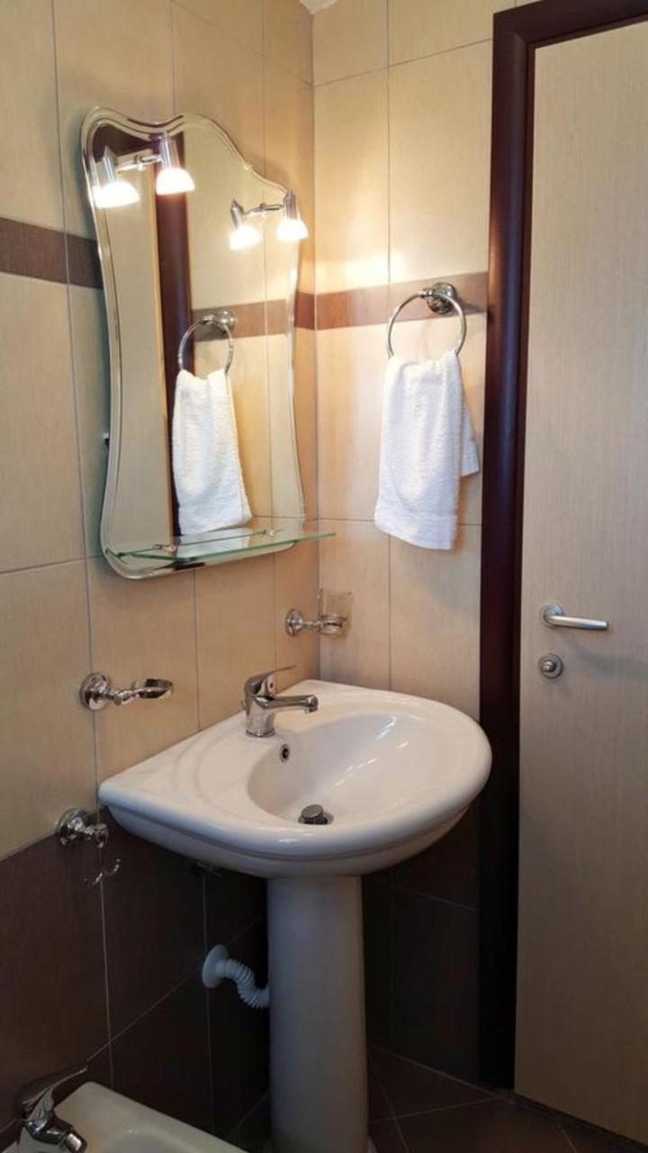 Family Hotel Haruni Ksamil Bagian luar foto